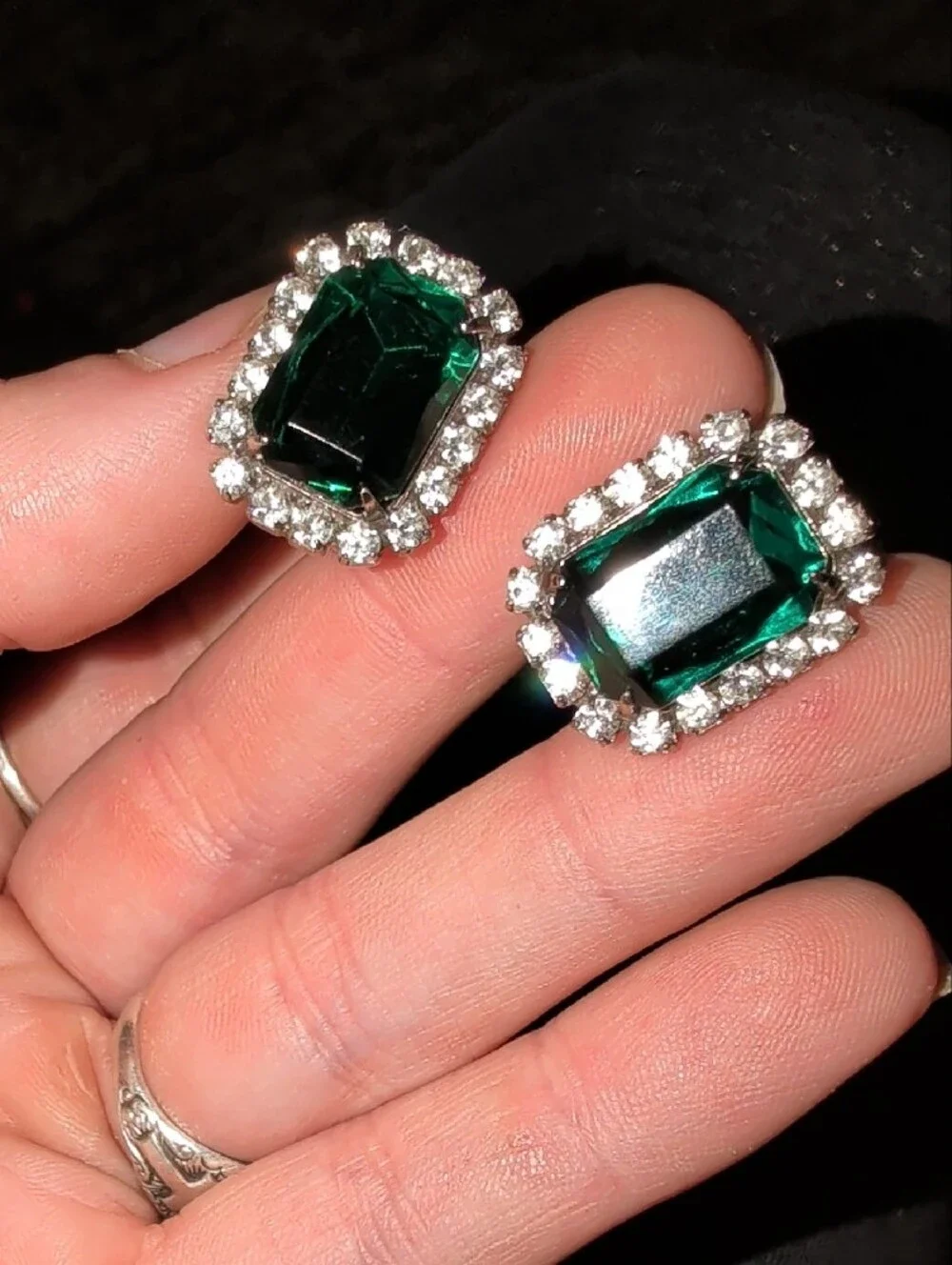 Vtg. Emerald Green Halo Clip-On Earrings - Women Jewelry